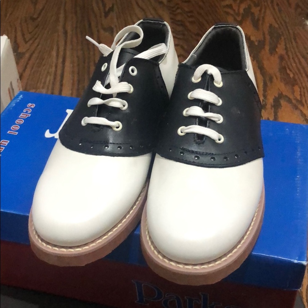 Brand new PARKER shoes in wite/navy size 7.5 women